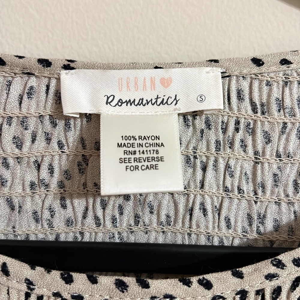 Urban Romantics Smocked Polka Dot Top SZ S - Picture 2 of 4